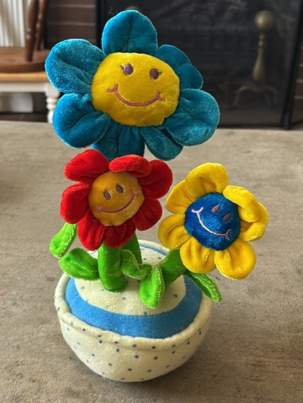 Vintage Plush Flowers Smiling Flexible in the Blue Pot 1999 DGE Carousel Toy B-2